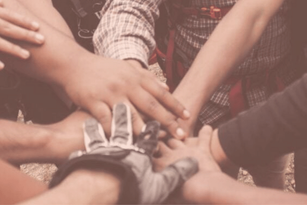 Gemeinsam oder allein: Entdecke, wie Kollektivismus & Individualismus dein Spendenverhalten beeinflussen